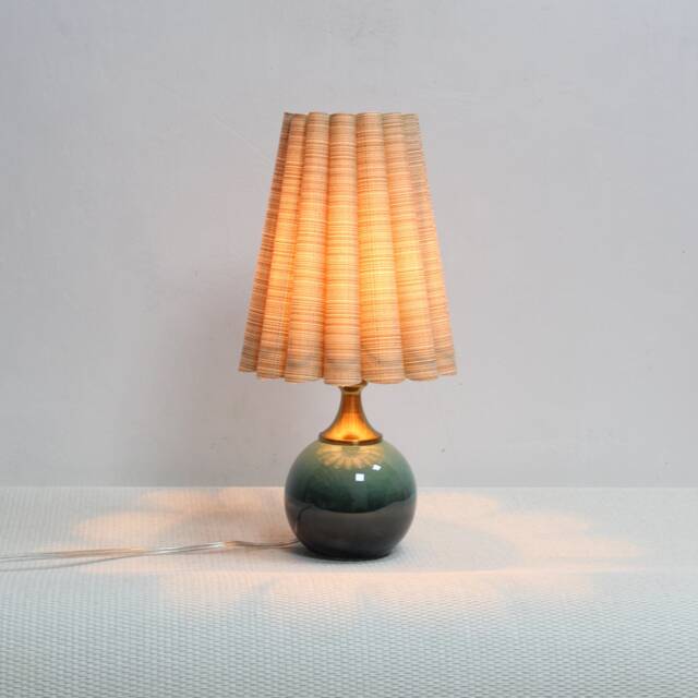 Duzy Handmade Scallop Shape Khaki Stripes Fabric & Ceramic Base Table Lamp-46#, 110-240V/50-60Hz - image 1