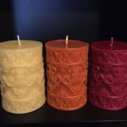 100% Pure Beeswax Fleur De Lis Sculpted Pillar Candle - Handmade Candle - thumbnail 4
