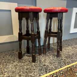 High Bar Stool With Real Leathe Chesterfield Style Top - thumbnail 3