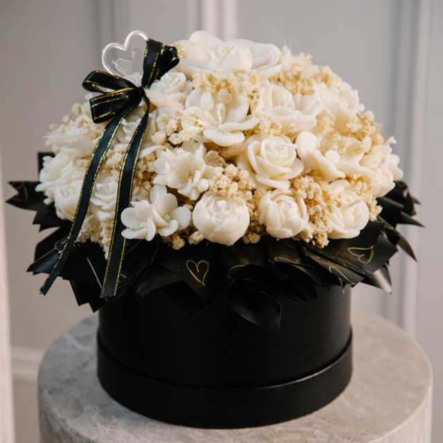 Handmade Scented Soy Wax Candle Bouquet Black & White Floral Gift - image 1