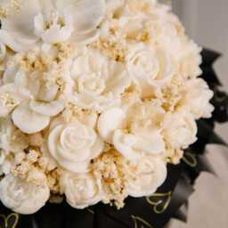 Handmade Scented Soy Wax Candle Bouquet Black & White Floral Gift - thumbnail 3