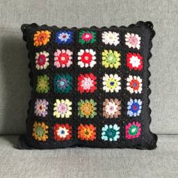 Crochet Daisy Pillow Cover, Black Trim Floral Granny Square Cushion - thumbnail 2