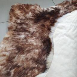 Large Genuine Sheepskin Rug - Brown & Cream Lamb Fur Pelt - 130x80cm - thumbnail 4