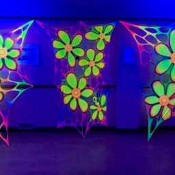 Uv-Reactive Cartoon Daisy Trippy Wall Hanging, Psychedelic Event Decorations, Neon Psy Floral Wedding Decor, Theme Party, Gifts For Dj - thumbnail 4