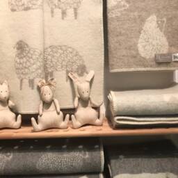 Hedgehog Little Blanket - Reversible Beige Wool Throw Baby Shower Gift - thumbnail 3