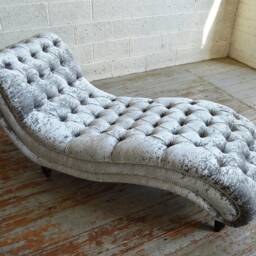 Unique British Handmade Silver Crushed Velvet Chesterfield Chaise Lounge - Modern Comfortable Wave Design - thumbnail 3