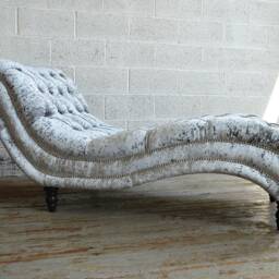 Unique British Handmade Silver Crushed Velvet Chesterfield Chaise Lounge - Modern Comfortable Wave Design - thumbnail 2