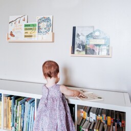Acrylic Front Montessori Bookshelf - Pine Wood Nursery Shelf - thumbnail 3