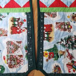 Caroling Animals Christmas Tree Skirt - Polka Dot Sashing - thumbnail 2
