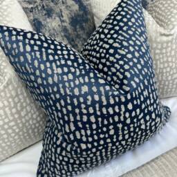 Elegant Navy - Gold Textured Scatter Cushion Cover - Luxury Designer Fabric For Sofa & Bed Decor Estrada Ink Ashley Wilde - thumbnail 3