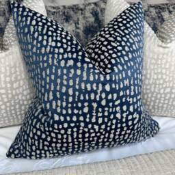Elegant Navy - Gold Textured Scatter Cushion Cover - Luxury Designer Fabric For Sofa & Bed Decor Estrada Ink Ashley Wilde - thumbnail 2