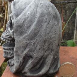 Small Hooded Skull - Stone Garden Ornament Hand Cast 8x8x11 cms 803 Grams - thumbnail 2