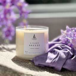 Lilac Soy Candle - Hand-Poured Spring Fragrance Fresh & Floral Home Gift Idea - thumbnail 3