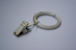 Vintage White Curtain Rings With Metal Clips/Plastic Hooks ??30mm - Set Of 10 - thumbnail 1