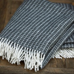 Luxury Sheep Wool Gift Blanket Anthracite Grey Honeycomb Pattern Throw With Fringes Christmas Gift For Men Or Women in Luxury Black Box - thumbnail 3