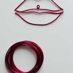 Wire Lip Wall Art - Makeup Beauty Room Decor Kiss - thumbnail 3