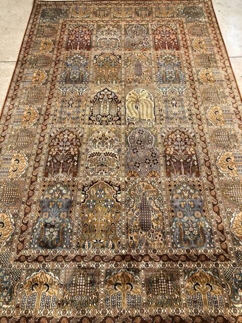 Size 5.5x8 Feet. Handmade Kashmir Silk Carpet, Vintage Rug - image 1