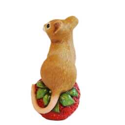Mouse On Strawberry Figurine, Woodland Animal D??cor, Cottage Home Accent, Collectible Statue - thumbnail 3