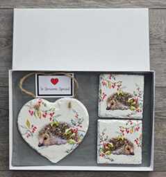 Hedgehog Slate Gift Set - Heart Wall Hanging & 2 Coasters, Rustic Woodland Decor