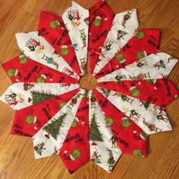 Christmas Tree Skirt, Table Top, Mini, Small, The Grinch Who Stole Christmas, Whoville, Quilted - thumbnail 2