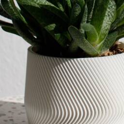 White Ribbed Planter Minimalist 3D Printed Plant Pot Mayla - thumbnail 2