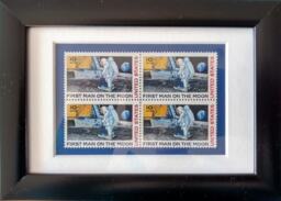 Man On The Moon Apollo 11 Stamps Mint Framed Usa 1969 - thumbnail 1
