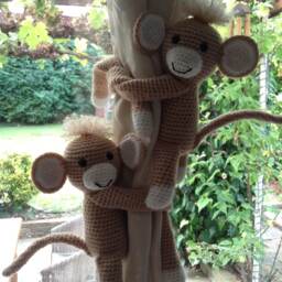 Crochet Monkey Curtain Tiebacks, Nursery Decor, Baby Gift - Pair - thumbnail 2