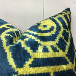 Handwoven Silk Ikat Pillow Cover 20x20, Modern Home Decor - thumbnail 2