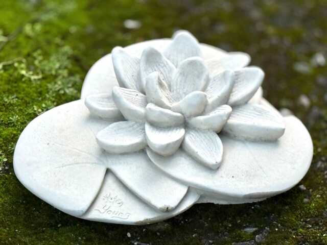 Outdoor Flower Statue Concrete Lily Figurine Cement Water Sculpture Stone Plant Decoration Lawn Ornament Front Door Art Gift - image 1
