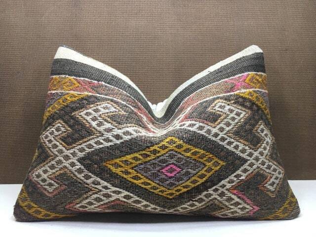 Vintage Kilim Pillow Cover, 16x24, Handwoven Turkish Bohemian Throw - image 1