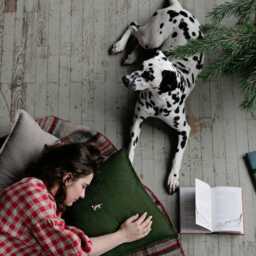 Hand Embroidered Linen Pillowcase Forest Green Christmas Decor - thumbnail 2