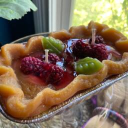 Red Ripe Raspberry Cobbler Candle - thumbnail 4