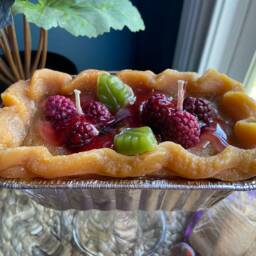 Red Ripe Raspberry Cobbler Candle - thumbnail 3
