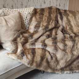 Handmade Faux Fur Throw Blanket Light Brown Wolf, Oatmeal Lining - thumbnail 3