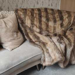 Handmade Faux Fur Throw Blanket Light Brown Wolf, Oatmeal Lining - thumbnail 2