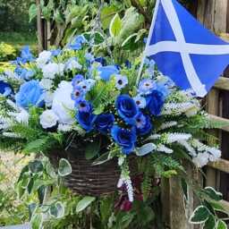 Blue & White Scotland Flag Artificial Flower Hanging Basket - St Andrew Colours Front Door Patriotic Outdoor Decor - thumbnail 4