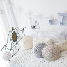White Round Decorative Handmade Crochet Throw Cushion - thumbnail 3