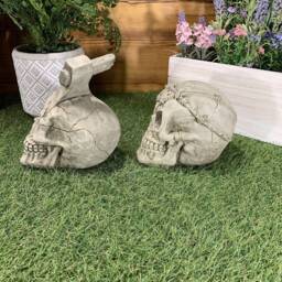 Stone Garden Pair Of Axe/ Barb Wire Skull Gothic Human Head Ornament Statue - thumbnail 3