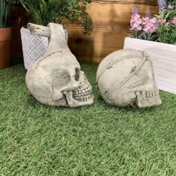 Stone Garden Pair Of Axe/ Barb Wire Skull Gothic Human Head Ornament Statue - thumbnail 2