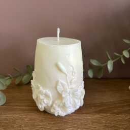 Floral Bouquet Soy Wax Candle Fragranced Sculpture Candle - thumbnail 2