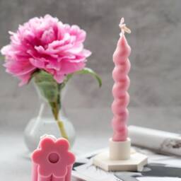 Daisy Flower Arch Soy Wax Candle - Summer Home Decor - thumbnail 3