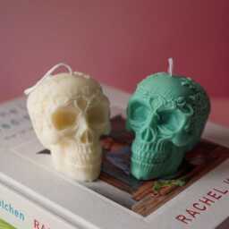 Skull Soy Wax Candle Midnight Haunter, Spooky Vegan Decor - thumbnail 3
