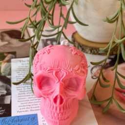 Skull Soy Wax Candle Midnight Haunter, Spooky Vegan Decor - thumbnail 2