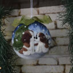 Felt Christmas Ball Ornament Cavalier King Charles Spaniels in Love - thumbnail 4