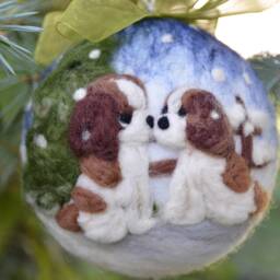 Felt Christmas Ball Ornament Cavalier King Charles Spaniels in Love - thumbnail 3