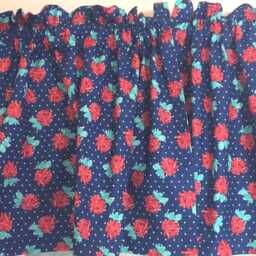 Beautiful Roses On Blue Pin Dot Valance ~ 41 42 Inches Wide - thumbnail 2