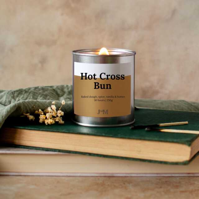 Hot Cross Bun Crackle Wick Candle, Easter Inspired Bakery Candle - image 1