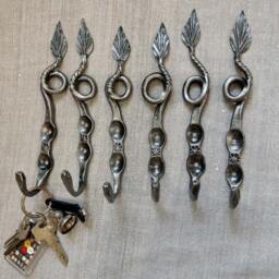 Hand Forged Iron Wall Hooks, Leaf Design, Set Of 6 Hooks, Door Hangers - thumbnail 4