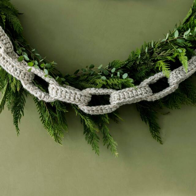Chain Link Garland, Cozy Crochet Modern Holiday Bunting, Fireplace Mantel Decor, Links Wall Hanging - image 1