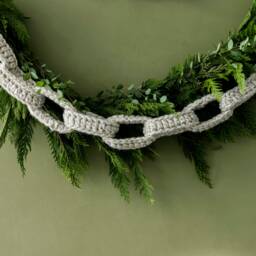 Chain Link Garland, Cozy Crochet Modern Holiday Bunting, Fireplace Mantel Decor, Links Wall Hanging - thumbnail 1